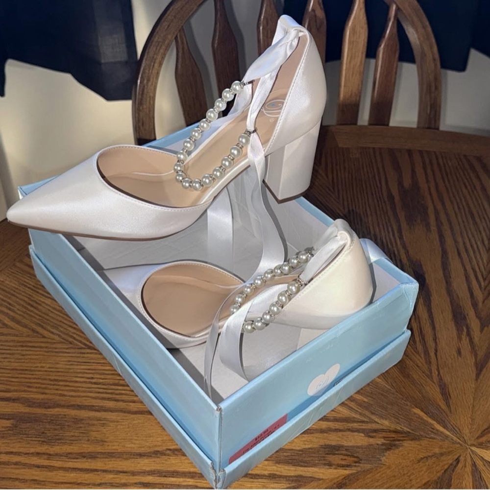 Pearl-Trim Satin Block Heel Pumps in Ivory